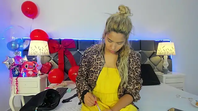 Snapshot of _Giorgiina_ chatting on 02-10-26, 12:09 Giorgiina online show from 02-10-26, 12:09