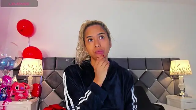 Snapshot of _Giorgiina_ chatting on 02-14-26, 12:24 Giorgiina online show from 02-14-26, 12:24