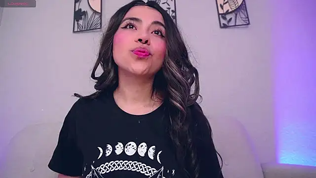 loveegirll1 online show from 02-27-26, 03:50