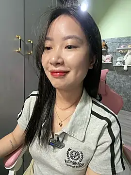 Linne6789 online show from 05-06-26, 04:52