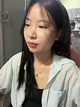 Linne6789 online show from 05-17-26, 03:48