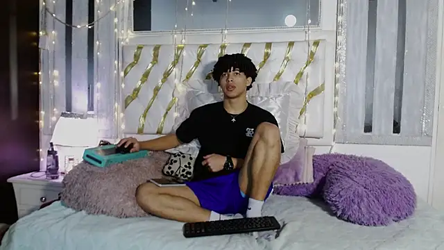 Snapshot of ian_smith_ chatting on 02-05-26, 12:43 ian smith online show from 02-05-26, 12:43