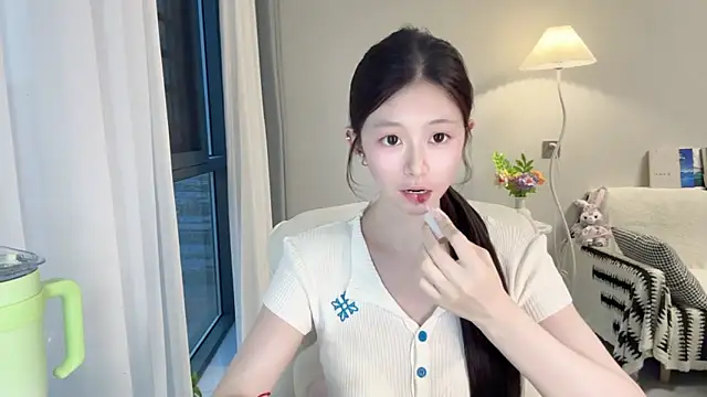 Snapshot of DYyyyyy-- chatting on 06-07-26, 11:25 DYyyyyy-- online show from 06-07-26, 11:25