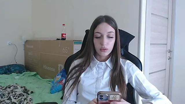 Snapshot of CutieWorm chatting on 02-18-26, 11:06 CutieWorm online show from 02-18-26, 11:06