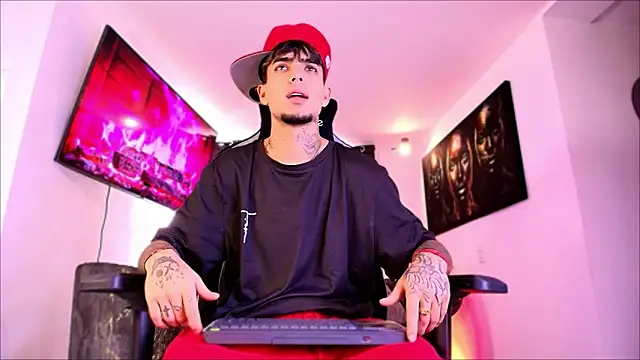 Snapshot of miguel_aguirre_ chatting on 02-03-26, 01:38 miguel aguirre online show from 02-03-26, 01:38