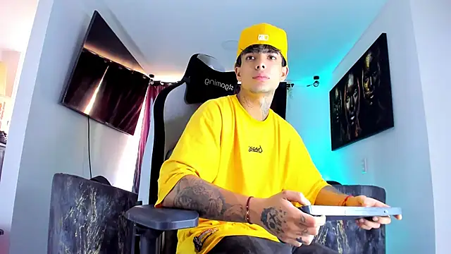 Snapshot of miguel_aguirre_ chatting on 03-02-26, 12:56 miguel aguirre online show from 03-02-26, 12:56