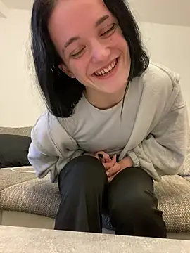 Snapshot of LeonieClaire chatting on 02-17-26, 04:24 LeonieClaire online show from 02-17-26, 04:24