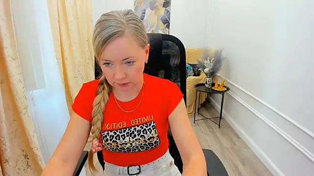 Snapshot of CharlotteKerti chatting on 06-03-26, 12:52 CharlotteKerti online show from 06-03-26, 12:52