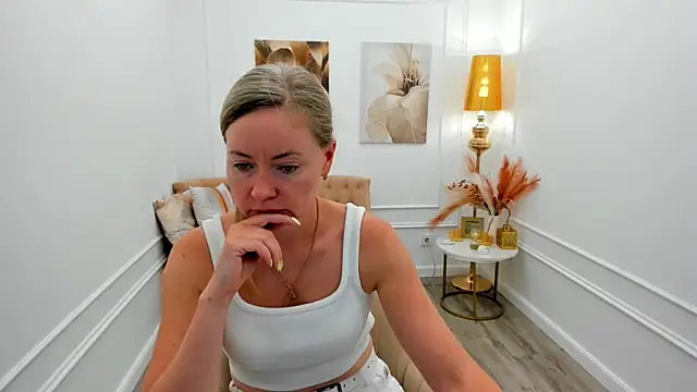 Snapshot of CharlotteKerti chatting on 06-14-26, 07:38 CharlotteKerti online show from 06-14-26, 07:38