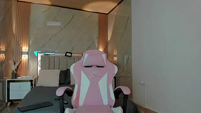 Snapshot of avigail_xo chatting on 02-04-26, 06:36 avigail xo online show from 02-04-26, 06:36