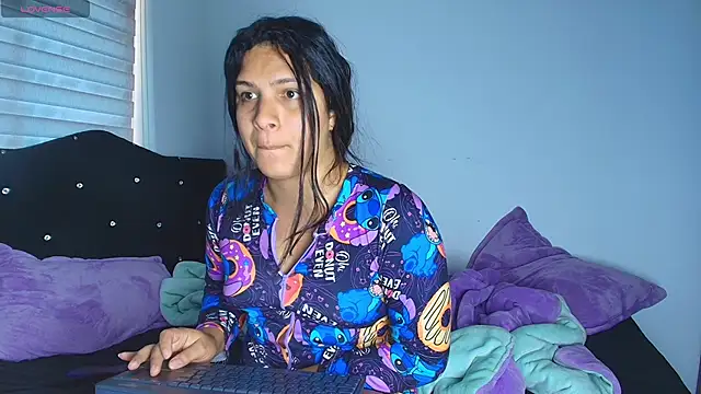 Snapshot of alys_love chatting on 02-24-26, 07:01 alys love online show from 02-24-26, 07:01