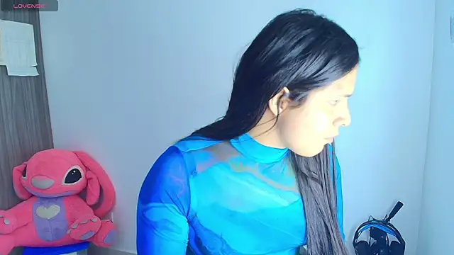 Snapshot of alys_love chatting on 05-31-26, 05:20 alys love online show from 05-31-26, 05:20