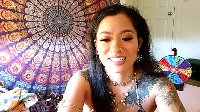 Snapshot of 222goddess444you chatting on 06-08-26, 01:28 222goddess444you online show from 06-08-26, 01:28