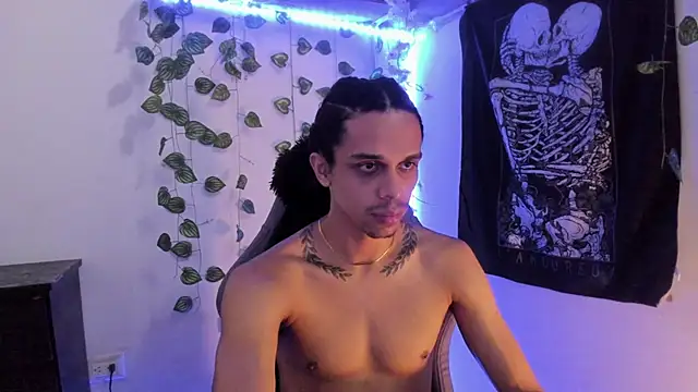 Snapshot of Aaron_Hopper chatting on 02-07-26, 01:26 Aaron Hopper online show from 02-07-26, 01:26