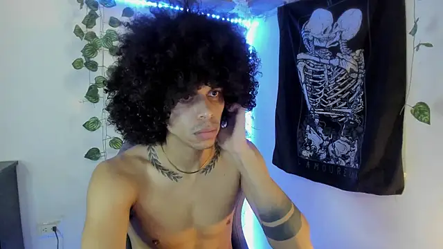 Snapshot of Aaron_Hopper chatting on 02-17-26, 12:56 Aaron Hopper online show from 02-17-26, 12:56