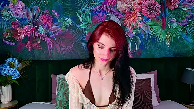 Snapshot of NicoleLuxe chatting on 07-10-26, 05:37 NicoleLuxe online show from 07-10-26, 05:37