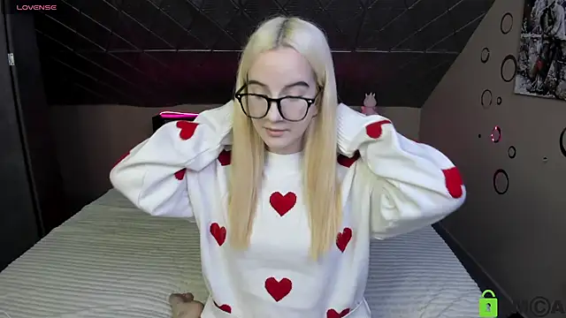 Naomi1Hinata online show from 04-17-26, 01:30