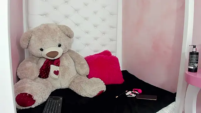 Snapshot of dirtyplayluna_ chatting on 02-11-26, 12:43 dirtyplayluna online show from 02-11-26, 12:43