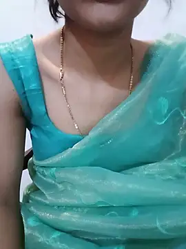 Snapshot of Saxy_bhabhi79 chatting on 06-15-26, 04:20 Saxy bhabhi79 online show from 06-15-26, 04:20