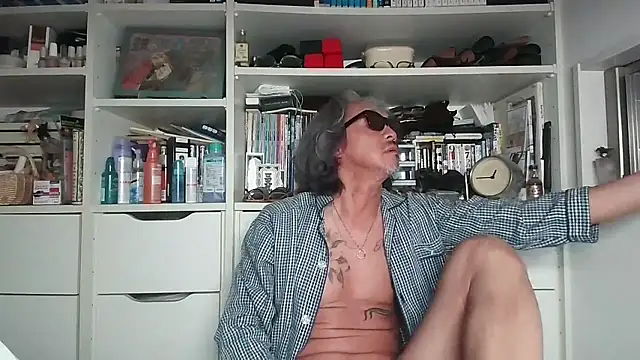 Snapshot of MtaS1 chatting on 06-06-26, 03:39 MtaS1 online show from 06-06-26, 03:39