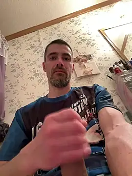 Snapshot of tommattsonn chatting on 04-14-26, 04:13 tommattsonn online show from 04-14-26, 04:13