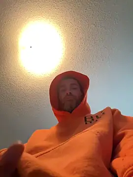 Snapshot of tommattsonn chatting on 04-19-26, 02:38 tommattsonn online show from 04-19-26, 02:38