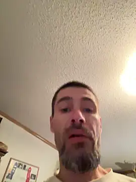 Snapshot of tommattsonn chatting on 04-28-26, 10:48 tommattsonn online show from 04-28-26, 10:48