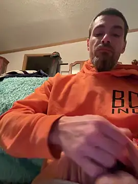 Snapshot of tommattsonn chatting on 05-12-26, 08:11 tommattsonn online show from 05-12-26, 08:11