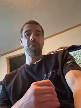 Snapshot of tommattsonn chatting on 05-12-26, 08:17 tommattsonn online show from 05-12-26, 08:17