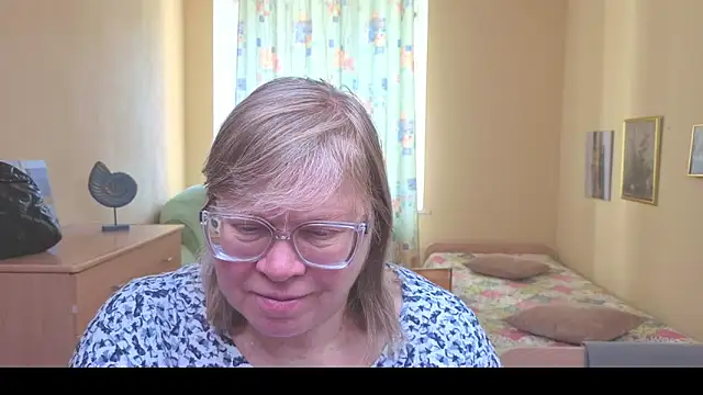 Snapshot of Emma_Eclipsee chatting on 02-17-26, 08:00 Emma Eclipsee online show from 02-17-26, 08:00