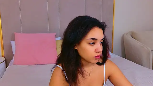 Snapshot of Luna_Cortier chatting on 05-17-26, 05:16 Luna Cortier online show from 05-17-26, 05:16