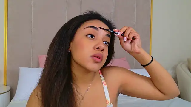 Luna Cortier online show from 07-11-26, 05:21