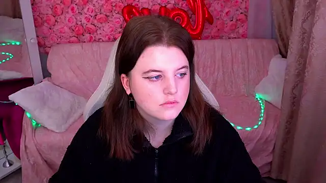 Snapshot of KristiFoxy chatting on 02-25-26, 06:23 KristiFoxy online show from 02-25-26, 06:23