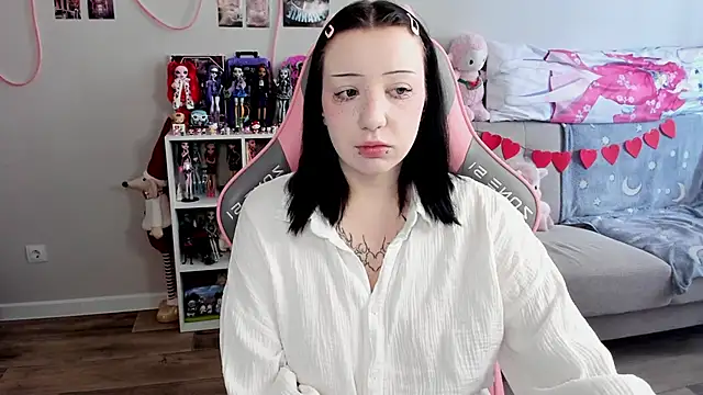 MollysLand online show from 03-04-26, 08:31