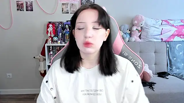 MollysLand online show from 04-10-26, 09:36