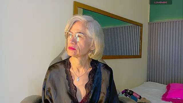Snapshot of miss_monserrate01 chatting on 06-26-26, 01:26 miss monserrate01 online show from 06-26-26, 01:26