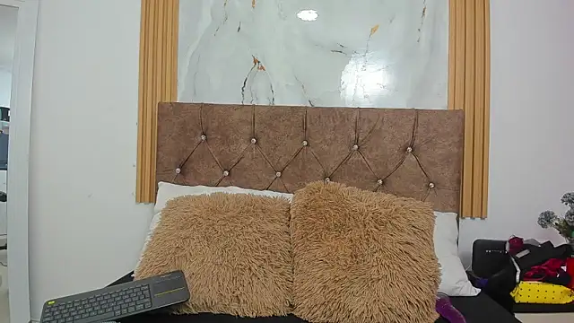 Candyfox2606 online show from 02-19-26, 02:46