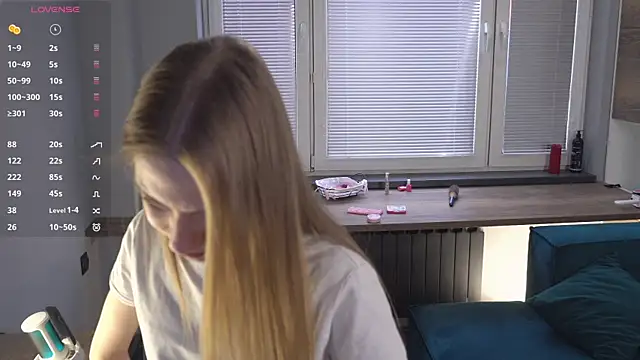 Snapshot of FranciscaGaring chatting on 02-11-26, 07:13 FranciscaGaring online show from 02-11-26, 07:13