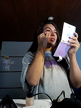 Snapshot of MeelFox chatting on 02-06-26, 12:19 MeelFox online show from 02-06-26, 12:19