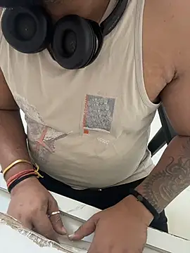 Snapshot of Rah0091 chatting on 02-18-26, 09:44 Rah0091 online show from 02-18-26, 09:44