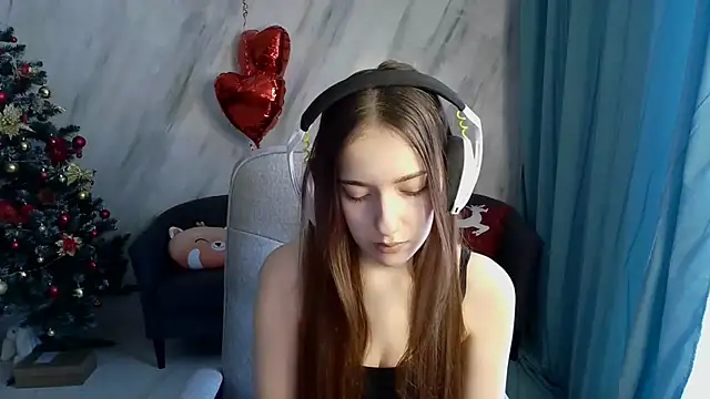 Snapshot of olivia_by chatting on 02-16-26, 11:28 olivia by online show from 02-16-26, 11:28