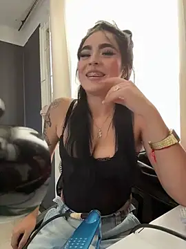 Sara Fernandez  online show from 02-13-26, 02:24