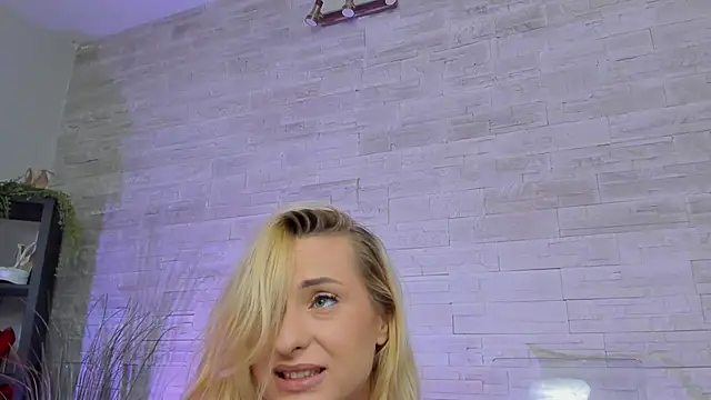 Snapshot of Ivorym00n chatting on 05-14-26, 05:36 Ivorym00n online show from 05-14-26, 05:36