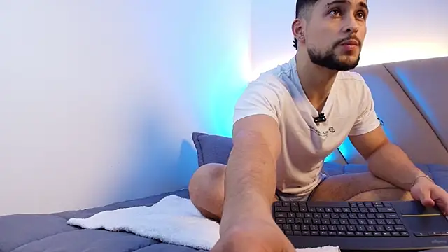 Snapshot of valenssio_moretti chatting on 05-26-26, 12:39 valenssio moretti online show from 05-26-26, 12:39