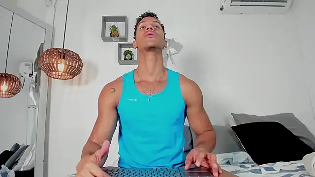 Snapshot of Royland_Vega chatting on 02-05-26, 11:48 Royland Vega online show from 02-05-26, 11:48