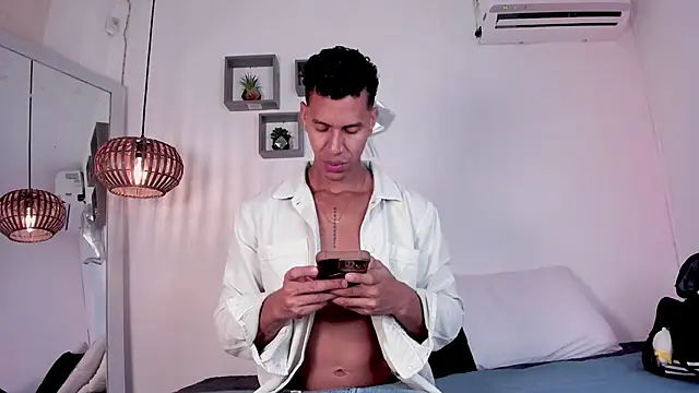 Snapshot of Royland_Vega chatting on 02-12-26, 11:38 Royland Vega online show from 02-12-26, 11:38