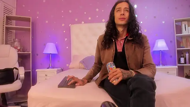 Goldentemptation  online show from 03-06-26, 07:54