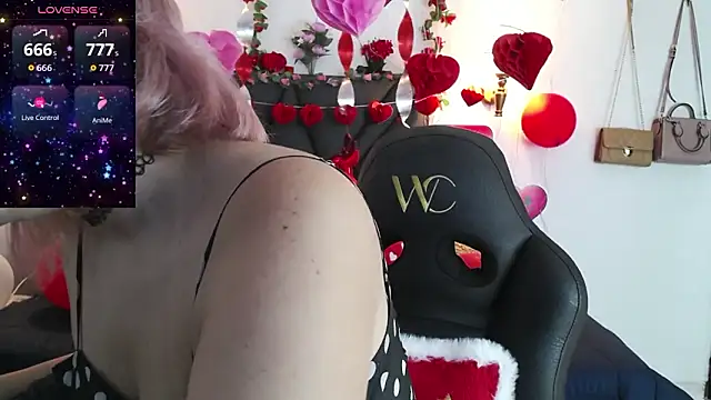 Snapshot of Sharma_Amayra chatting on 02-13-26, 07:43 Sharma Amayra online show from 02-13-26, 07:43