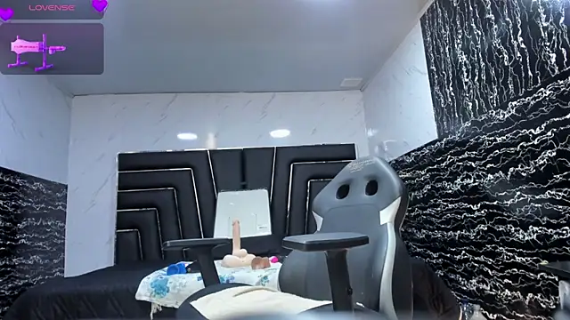 Ladyy Scarlett online show from 04-18-26, 02:48