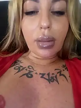 MiaMooly online show from 12-20-25, 04:14